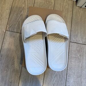 Vionic Cream Rejuvenate Slides 
Women’s 12 or Mens 10.5